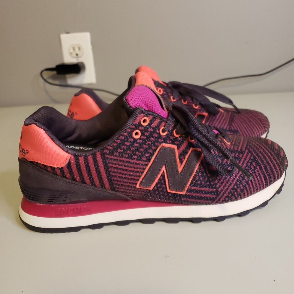 New Balance 574 - Picture 2 of 15